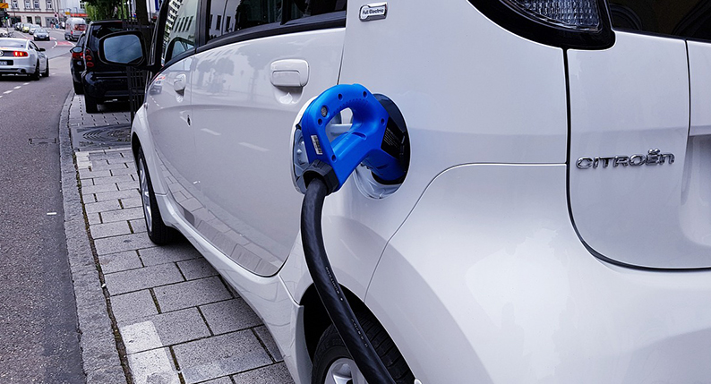 浅谈电动汽车动力锂离子成年人免费看片的不同技术路线